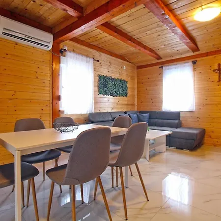 Mit Privatpool Fuer 6 Personen Ca 65 Qm In Paradiz Bei Vodnjan, Istrien Suedkueste Von Istrien