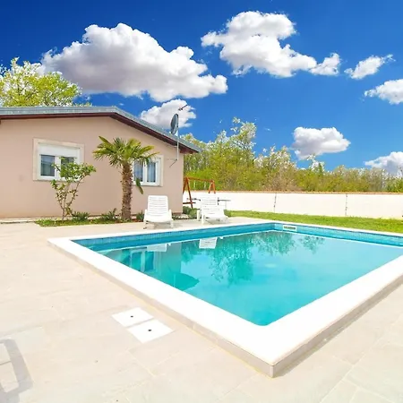 Holiday home Mit Privatpool Fuer 6 Personen Ca 65 Qm In Paradiz Bei Vodnjan, Istrien Suedkueste Von Istrien